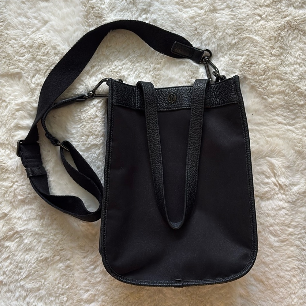 Lululemon black bag
